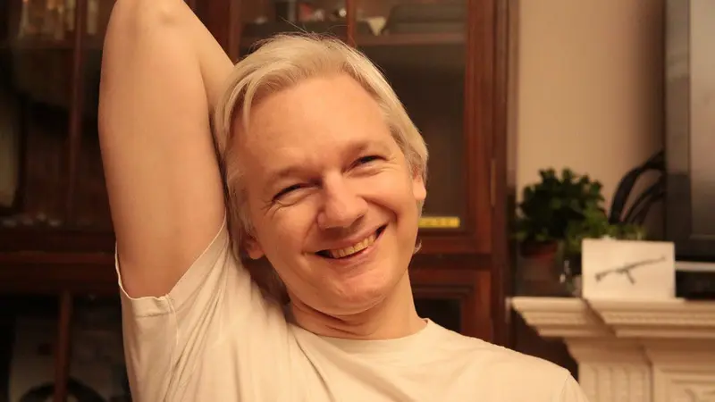 Foto yang diunggah Julian Assange, pendiri WikiLeaks, usai pencabutan dakwaan pemerkosaan yang dituduhkan kepadanya