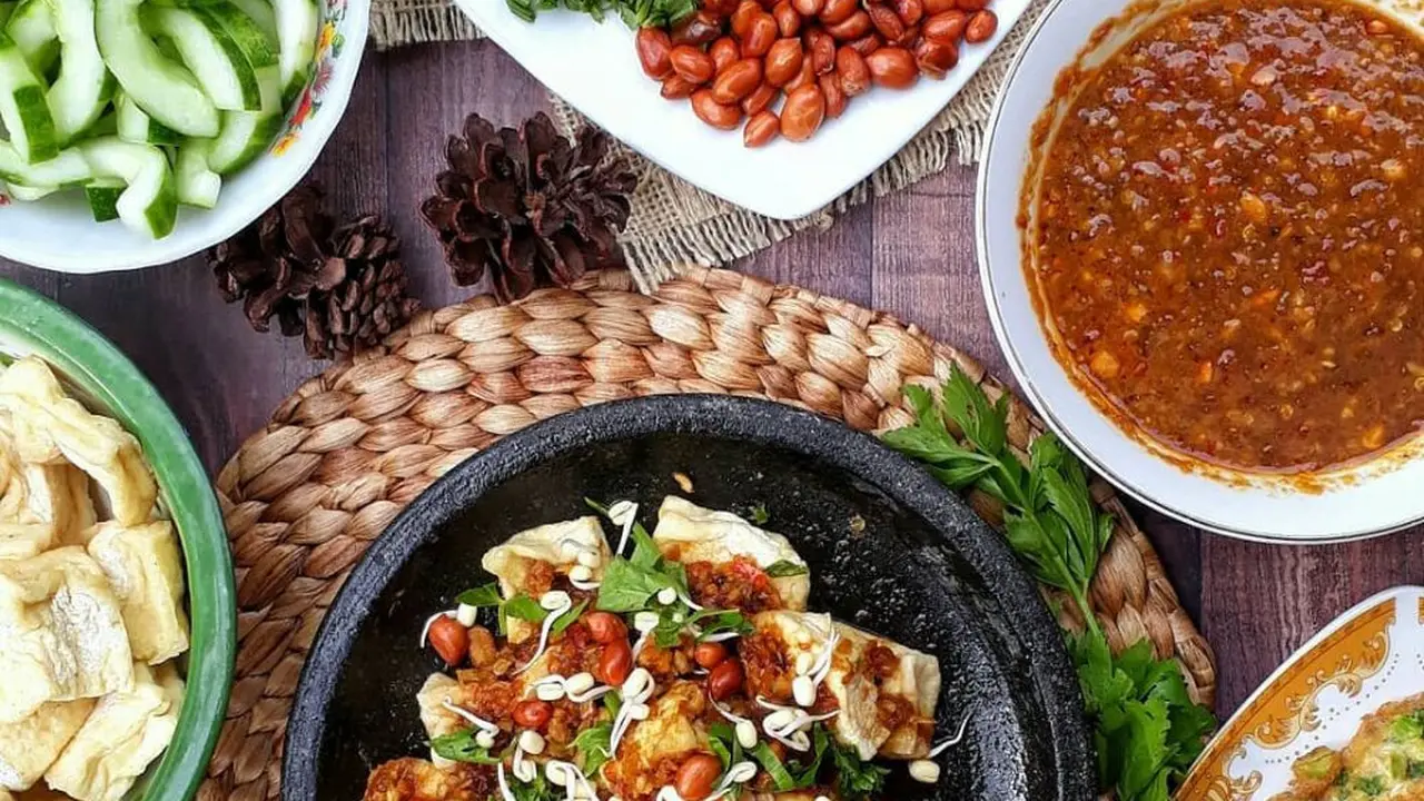 Sepiring tahu tek