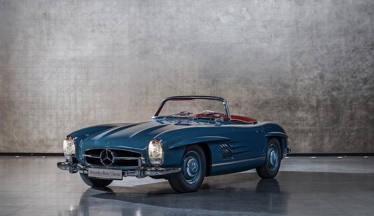 Mercedes-Benz 300SL Roadster merupakan roadster jelmaan dari sang legendaris Mercedes-Benz 300SL. Classic car eksotis ini hanya dibuat sebanyak 1.858 unit di dunia. (Source: classicandsportscar.com)