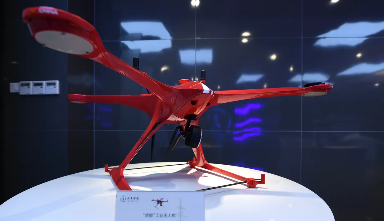 Penampakan drone industri yang dibuat oleh Tianjin i-Kingtec Co., Ltd. di Kota Tianjin, China, 1 Desember 2020. Kawasan tersebut telah membangun rantai industri yang lengkap bagi penelitian, pengembangan, produksi, dan pengujian drone. (Xinhua/Zhao Zishuo)
