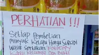 Salah satu supermarket di Kabupaten Gorontalo yang memberlakukan aturan khusus yang ingin mendapatkan minyak goreng satu harga (Arfandi/Liputan6.com)