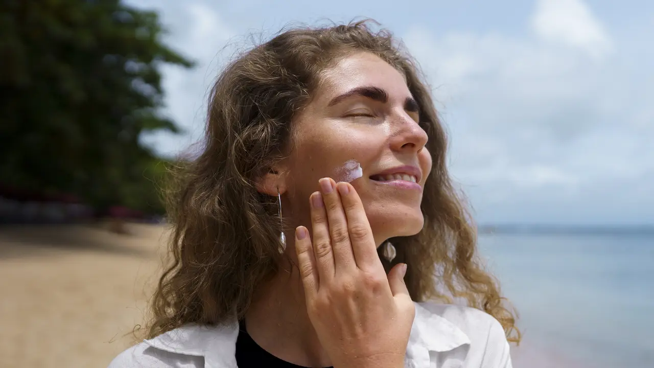 Menggunakan Sunscreen