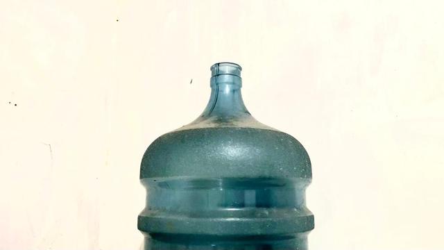 Ilustrasi AMDK galon isi ulang