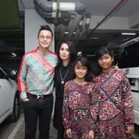 Anaknya yang semakin besar dan paham dengan pekerjaannya membuat Andhika lega. Rasa bersalah pun mulai hilang. (Andy Masela/Bintang.com)