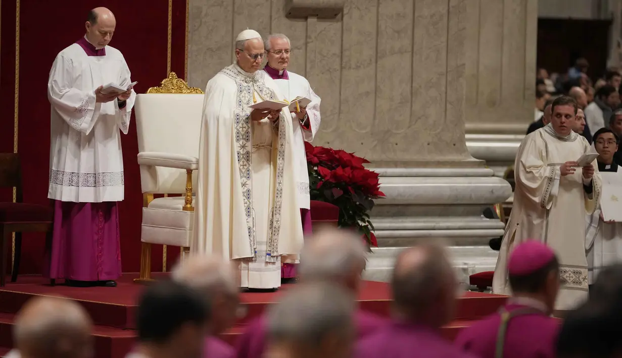 Paus Leo XIV memimpin Ibadat Sore (Vesper) Pertama dan doa syukur 'Te Deum' di Basilika Santo Petrus, Vatikan, Rabu 31 Desember 2025. Paus Leo XIV memimpin Ibadat Sore (Vesper) Pertama dan doa syukur 'Te Deum' di Basilika Santo Petrus, Vatikan, pada 31 Desember 2025 pukul 17.00 waktu setempat. (AP Photo/Andrew Medichini)