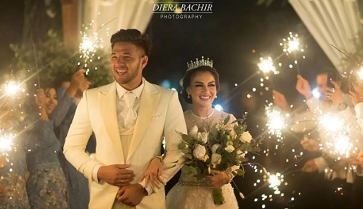 Irish Bella dan Ammar Zoni, pasangan selebritis yang resmi menikah pada 28 April 2019 lalu. (Liputan6.com/IG/_irishbella_)