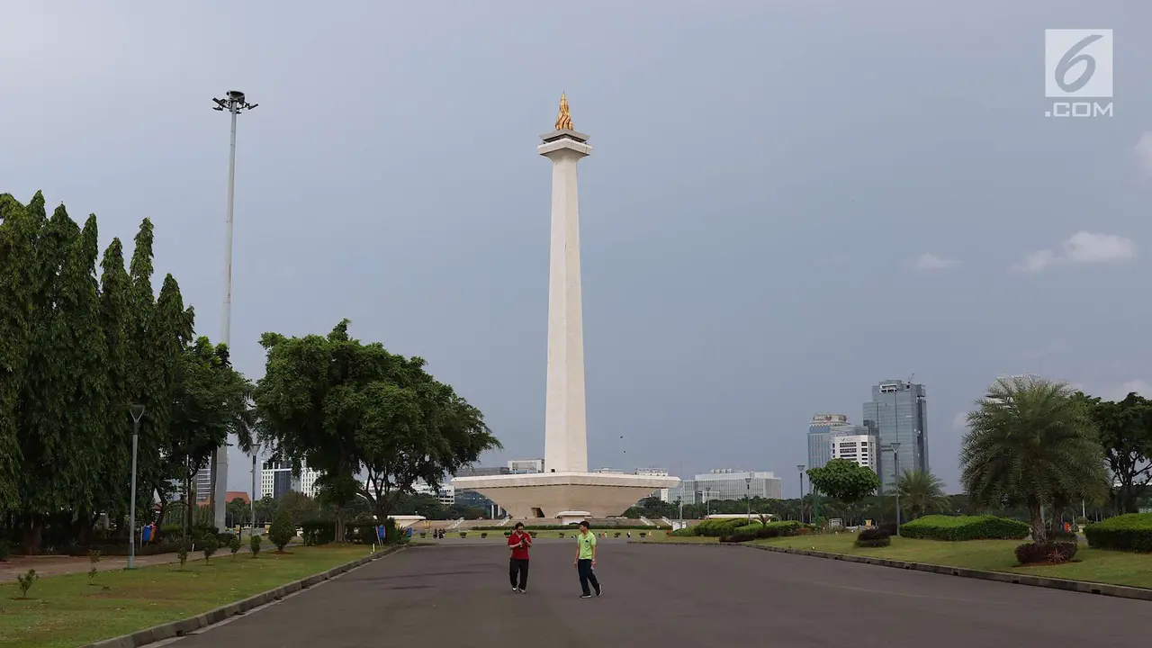 Menunggu Waktu Berbuka Puasa Sambil Berwisata di Monas