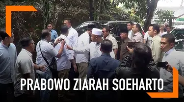 Prabowo Subianto berziarah ke makam mantan mertuanya, Soeharto dan Tien Soeharto, di Astana Giribangun. Prabowo ditemani sang anak, Didit. Kunjungan berlangsung tertutup selama 25 menit.