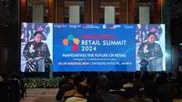 Menteri Koordinator Bidang Perekonomian Airlangga Hartarto dalam Indonesia Retail Summit 2024, di Pantai Indah Kapuk (PIK), Jakarta, Rabu (28/8/2024). (Arief/Liputan6.com)