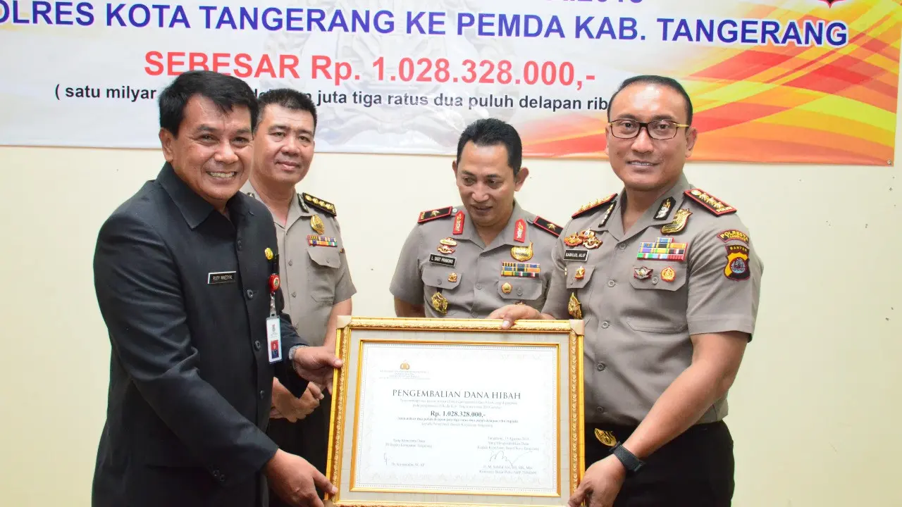 Polresta Tangerang Kombes Pol Sabilul Alif, mengembalikan sisa dana hibah pelaksanaan Pilkada di Kabupaten Tangerang sebesar Rp 1 miliar lebih.