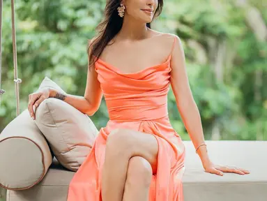 Ada saja cara Sophia Latjuba merebut perhatian para netizen di social media. Yang terbaru Sophie mengunggah foto saat dirinya tengah berada di Ubud, Bali. (FOTO: instagram.com/sophia_latjuba88/)