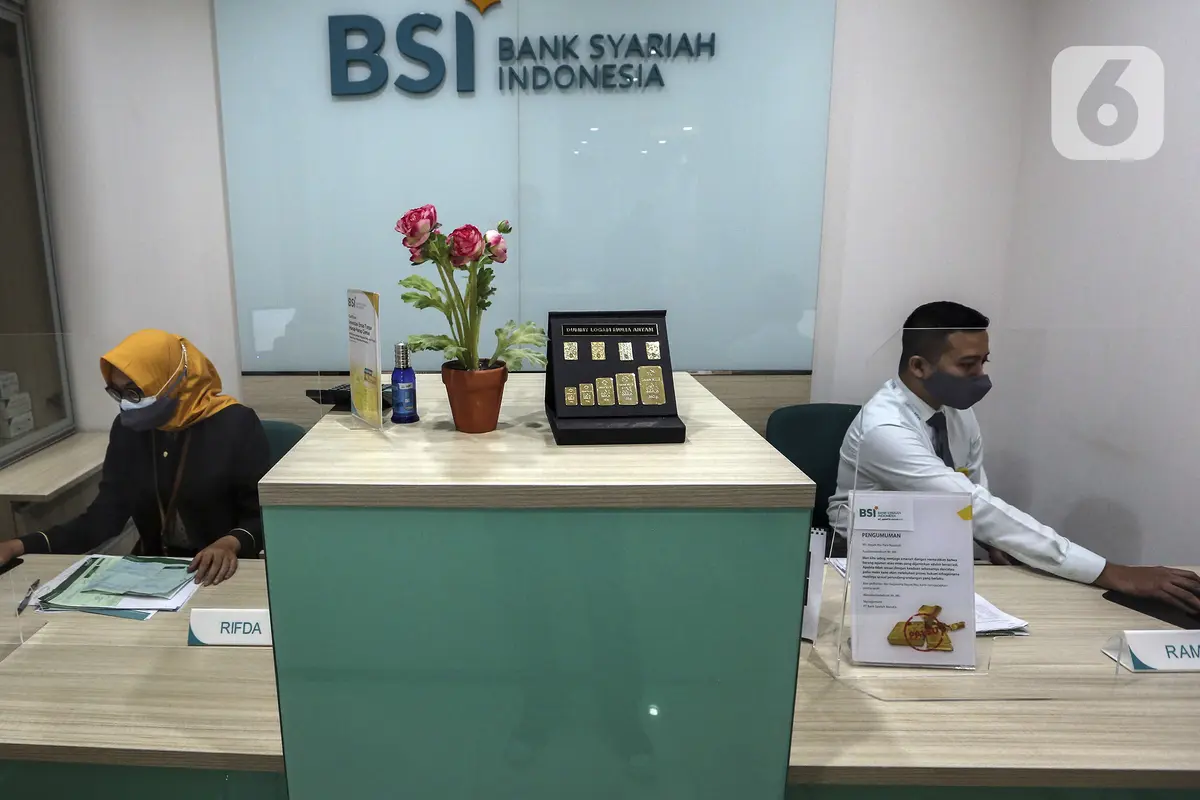 FOTO: Pelayanan Bank Syariah Indonesia Usai Diresmikan Jokowi