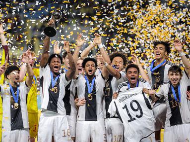 Timnas Jerman berhasil memecah telur dengan menjadi juara Piala Dunia U-17 untuk pertama kalinya setelah mengalahkan Prancis melalui adu penalti 4-3 (2-2) pada laga final Piala Dunia U-17 2023 di Stadion Manahan, Solo, Sabtu (2/12/2023) malam WIB. (Bola.com/Bagaskara Lazuardi)