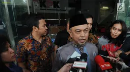 Mantan Wakil Ketua Banggar DPR Tamsil Linrung menjawab pertanyaan wartawan usai menjalani pemeriksaan di KPK, Jakarta, Rabu (4/7).Tamsil diperiksa sebagai saksi terkait kasus dugaan korupsi proyek KTP Elektronik. (Merdeka.com/Dwi Narwoko)