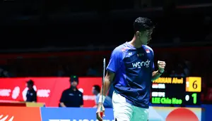 Pebulu tangkis tunggal putra Indonesia Alwi Farhan lolos ke babak 16 besar Japan Open 2025 setelah menyingkirkan Lee Chia Hao dari Chinese Taipei dengan dua game langsung 21-18 dan 21-11 di Tokyo Metropolitan Gymnasium, Selasa (15/7) pagi WIB..&nbsp;(foto: PBSI)