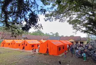 Lokasi pengungsian warga terdampak tanah bergerak di Sukabumi. (Liputan6.com/Fira Syahrin)