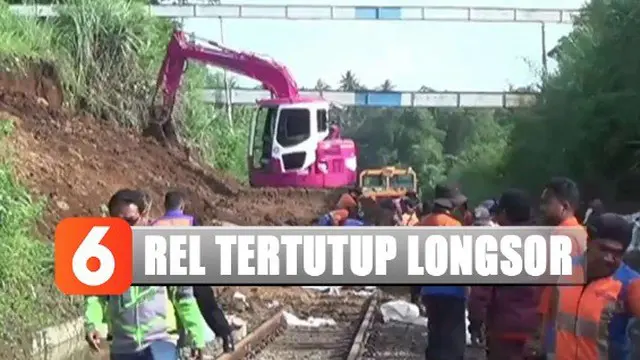 Longsor tebing tanah setinggi 7 meter pada Minggu sore kemarin menutupi jalur kereta sepanjang 70 meter dengan ketinggian 3 meter.