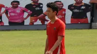 Persija kedatangan pemain seleksi asal Korsel, Park Geun-young. Di hari pertama seleksi, ia belum memikat pelatih Paulo Camargo. (Bola.com/Gerry Anugrah Putra)