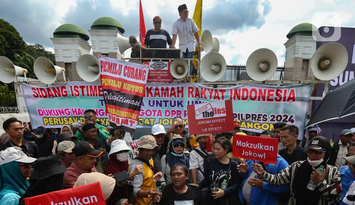 Dalam aksinya, mereka menyuarakan penolakan terhadap hasil Pemilu 2024 dan mendukung langkah Hak Angket. (merdeka.com/Arie Basuki)