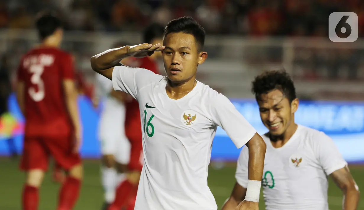 Gelandang Timnas Indonesia U-22, Sani Rizki, merayakan gol yang dicetaknya ke gawang Vietnam U-22 pada laga SEA Games 2019 di Stadion Rizal Memorial, Manila, Filipina, Minggu (1/12/2019). Indonesia kalah 1-2 dari Vietnam. (Bola.com/M Iqbal Ichsan)