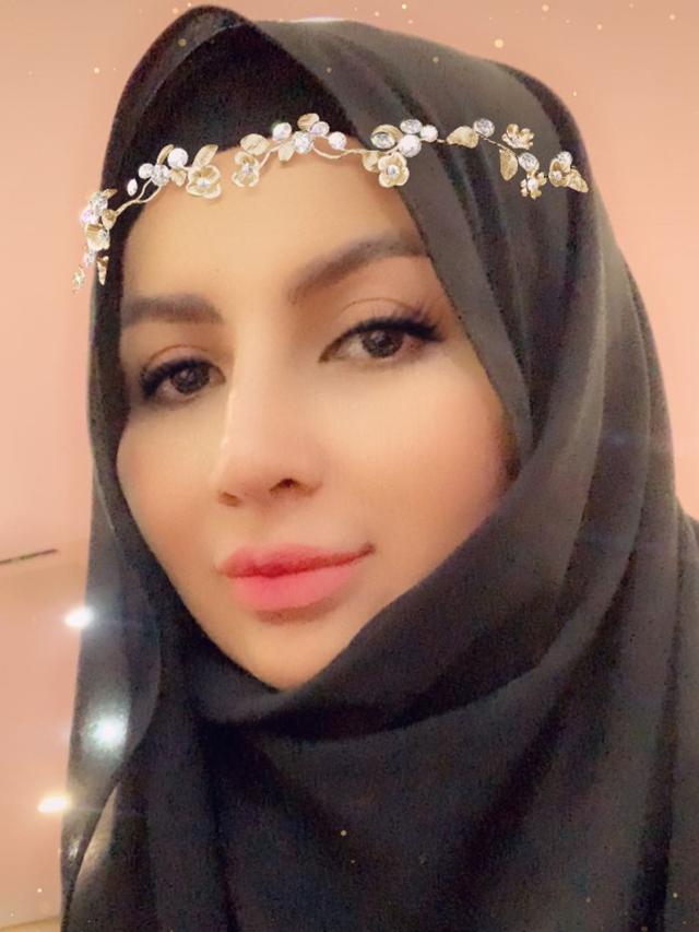 Potret Artis Five Vi Rachmawati Mengenakan Hijab