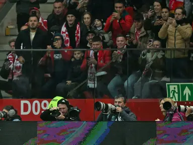 Penyerang Portugal, Cristiano Ronaldo merayakan gol yang dicetaknya saat pertandingan Grup A1 UEFA Nations League 2024/2025 melawan Polandia di Stadion Narodowy, Warsawa pada Sabtu 12 Oktober 2024 atau Minggu (13/10/2024) dini hari WIB. (Sergei GAPON/AFP)