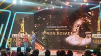 Bapak Angkat Besi Indonesia, Imron Rosadi Meraih Penghargaan Liputan6 Awards pada Sabtu (25/5/2019). (Foto: Liputan6.com/Nanda Perdana Putra)