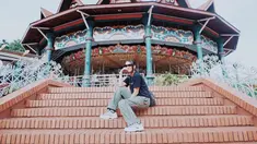 Tengah sibuk di dunia peran, pemilik nama lengkap Claudia Anissa ini menyempatkan waktunya untuk berkunjung di Dufan. Berpenampilan casual dengan kaos dan kacamata hitam, Dea siap menaiki wahana Dufan. (Liputan6.com/IG/deaaannisa)