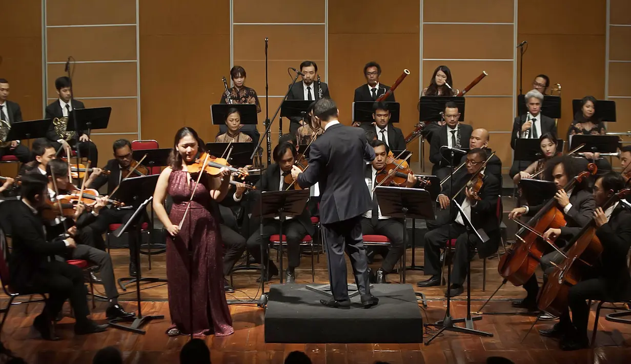 Jakarta Concert Orchestra Jumat (21/2/2020) di Usmar Ismail Hall, Jakarta. (Bambang E Ros/Fimela.com)
