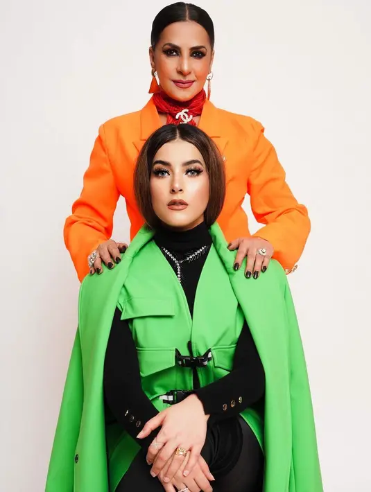 Penampilan ibu dan anak satu ini pun berhasil curi perhatian netizen. Bahkan, Tasya Farasya dan Ala Alatas mendapat banyak pujian dari netizen dengan hasil pemotretan terbaru. (Liputan6.com/IG/@ala_instyle)