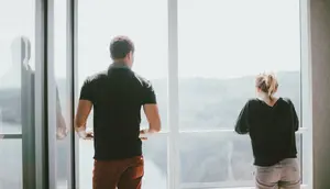 Bukan Selalu Tanda Putus, Ini Arti Bosan dalam Hubungan