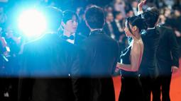 Namun, Song Joong-ki ternyata tanpa didampingi Katy Louise Saunders ke Festival Film Cannes 2023. (AP Photo/Daniel Cole)