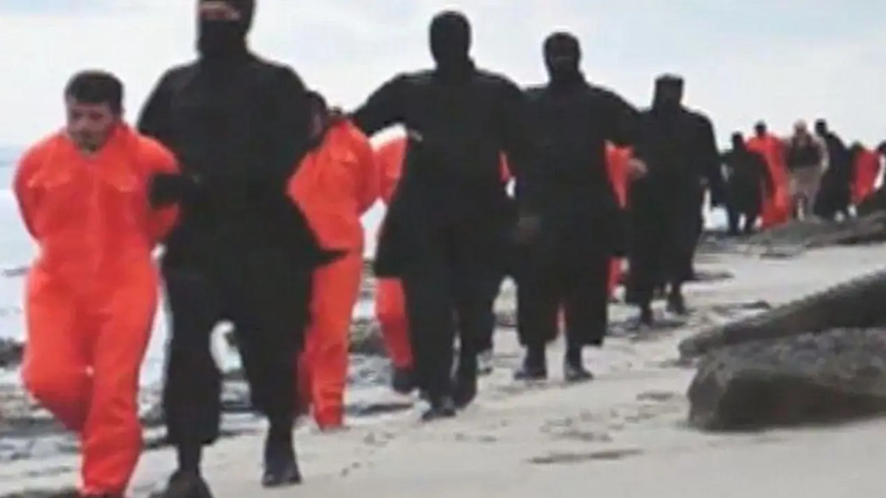 Asli atau Palsu? Penjagal ISIS Tingginya 2 Meter!