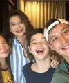Tamara Bleszynski dan Mike Lewis, satu di antara mantan pasangan suami istri yang masih berhubungan baik, terutama untuk urusan anak. Tamara dan Mike masih sering bertemu demi buah hati tercinta, Kenzou Leon. (Instagram/tamarableszynskiofficial)