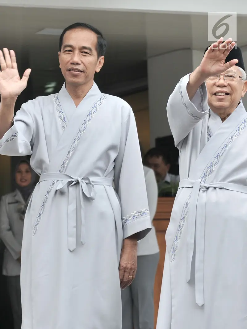 Tes Kesehatan, Jokowi - Ma'ruf Amin Tebar Senyum