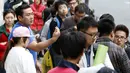 Jumat (19/9/14), Apple Store dipenuhi dengan antrian calon pembeli iPhone seri terbaru di Tokyo, Jepang. (REUTERS/Yuya Shino)