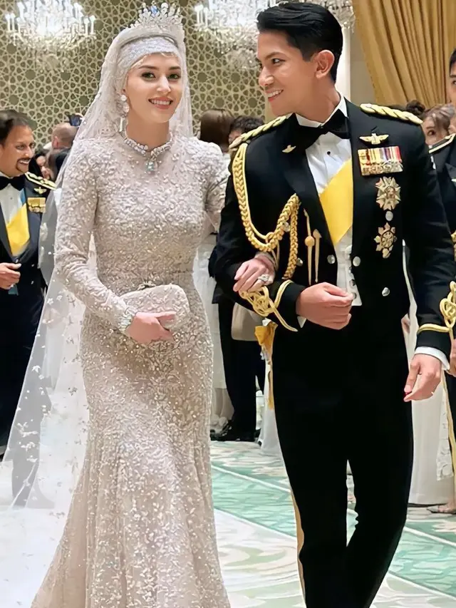 Pangeran Mateen Berseragam Milliter dan Anisha Rosnah saat Jamuan Makan Malam