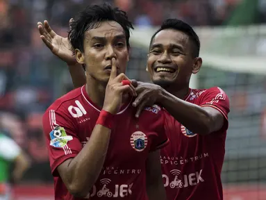 Gelandang Persija Jakarta, Novri Setiawan, merayakan gol yang dicetaknya ke gawang Barito Putera pada laga Liga 1 di Stadion Patriot, Jawa Barat, Selasa (30/10). Persija menang 3-0 atas Barito. (Bola.com/Vitalis Yogi Trisna)