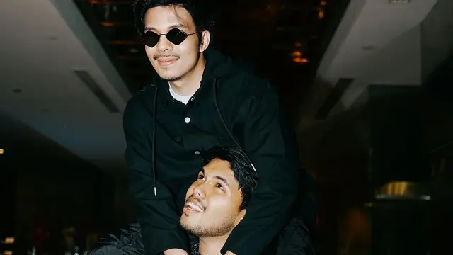 Dikelilingi Orang Tersayang, 6 Potret Gaya Thariq Halilintar Rayakan Ultah ke-25 Bareng Aaliyah Massaid-Atta Halilintar