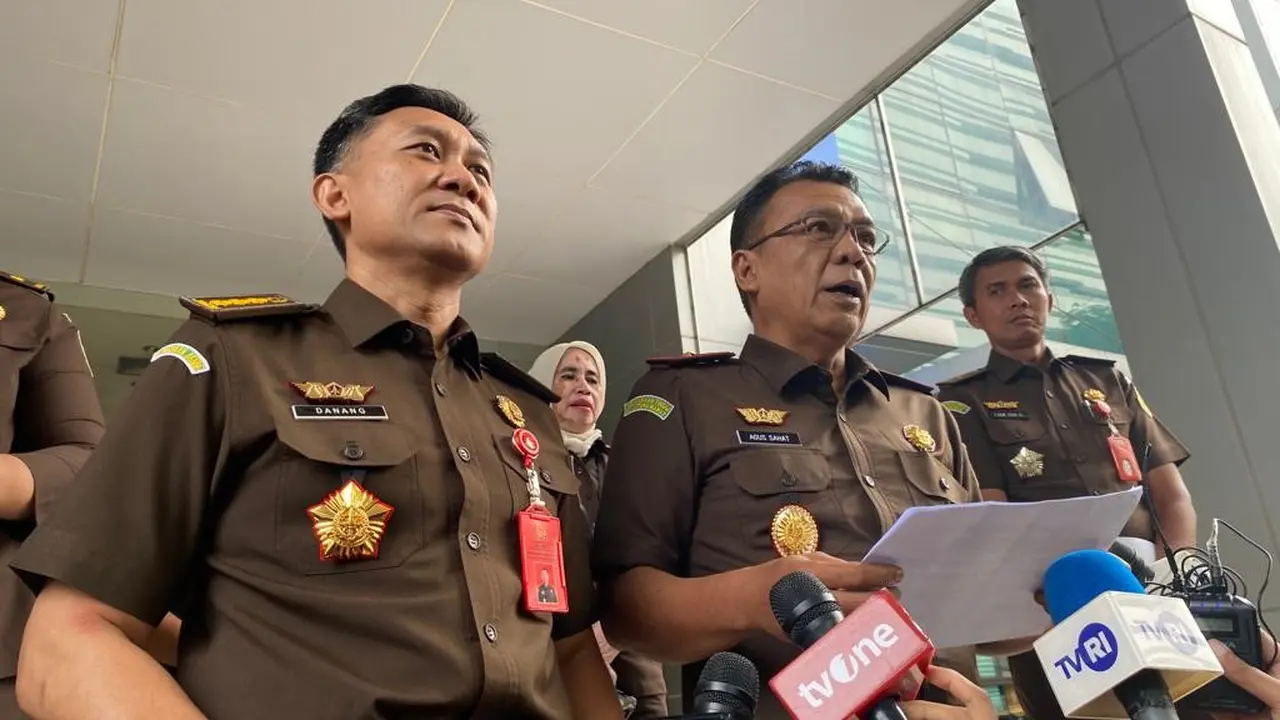 Wakil Kepala Kejati DKI Jakarta Agus Sahat Sampe Tua Lumban Gaol dan Asisten Tindak Pidana Umum Kejati DKI Jakarta, Danang Suryo Wibowo