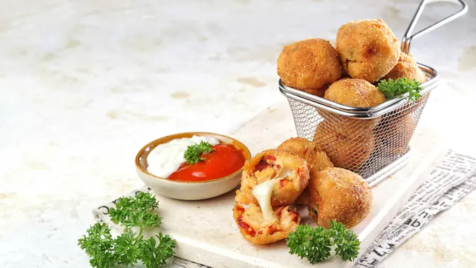 bitterballen bola keju goreng