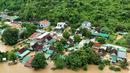 Foto udara menunjukkan sebuah desa yang terendam banjir di provinsi Nghe An, Vietnam bagian tengah-utara pada tanggal 23 Juli 2025, setelah hujan lebat yang dibawa oleh Badai Tropis Wipha. (Foto oleh AFP)