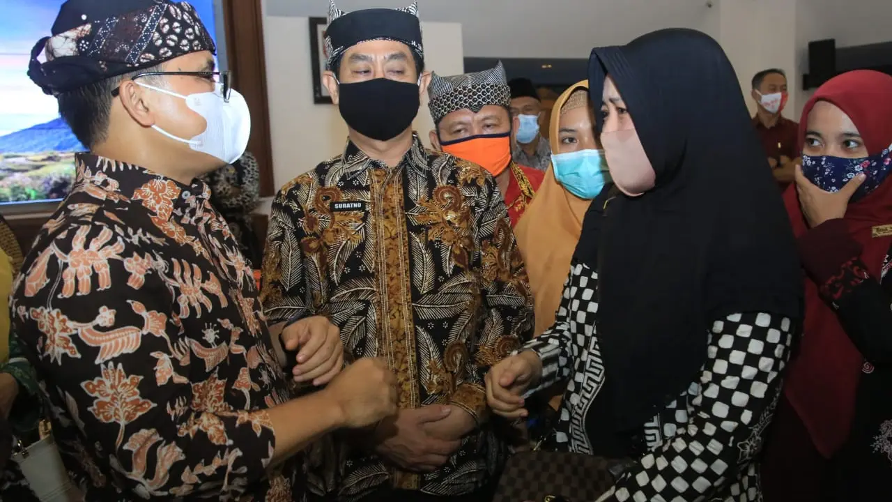 Bupati Anas Pamitan ke Guru PAUD/TK