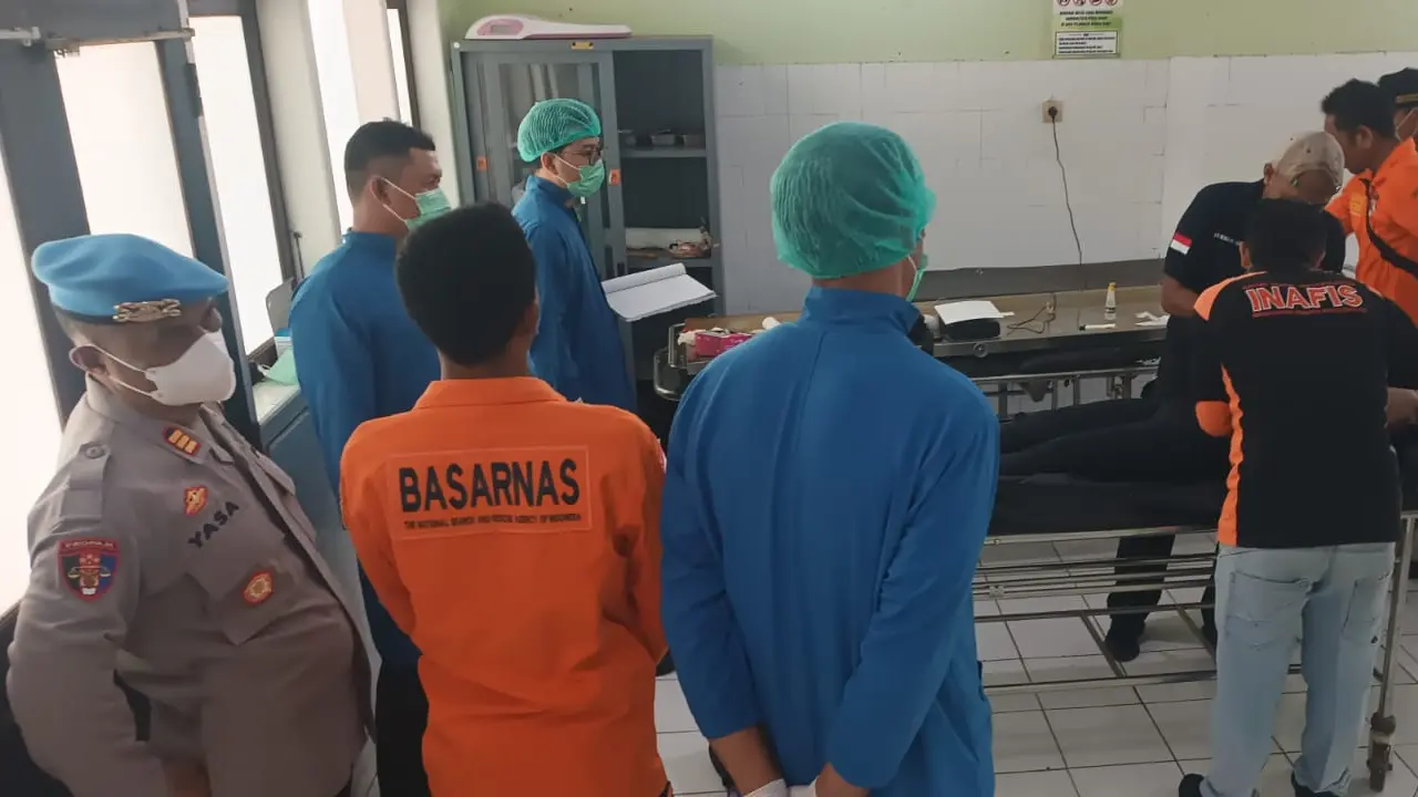 Proses identifikasi korban tenggelamnya KMP Tunu Pratama Jaya di Rumah Sakit Jemberana Bali (Istimewa)