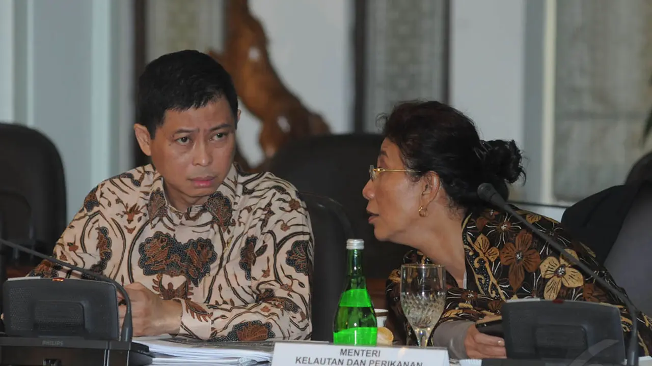'Pesta Batik' di Rapat Kabinet Jokowi 