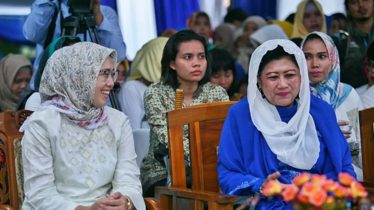 Ambu Anne dan Ibu Ani