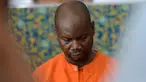 Warga Negara Tanzania, Abdul Rachman Azman saat konferensi pers di Kantor Pelayanan Bea Cukai Bandara Ngurah Rai, Bali, Selasa (12/2). Abdul menyelundupkan sabu dengan modus menelan 99 butir yang beratnya diperkirakan mencapai 1 kg. (Sonny TUMBELAKA/AFP)
