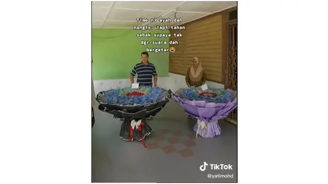 Wanita Ini Beri Sang Ayah Kado Buket Uang Super Besar, Totalnya Hampir Rp 7 Juta