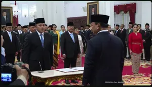 Teddy Indra Wijaya, atau Mayor Teddy, resmi dilantik sebagai Sekretaris Kabinet oleh Presiden Prabowo. Lahir di Manado, ia memiliki latar belakang militer dan pengalaman sebagai ajudan presiden. (Tangkapan Layar Sekretariat Kepresidenan)