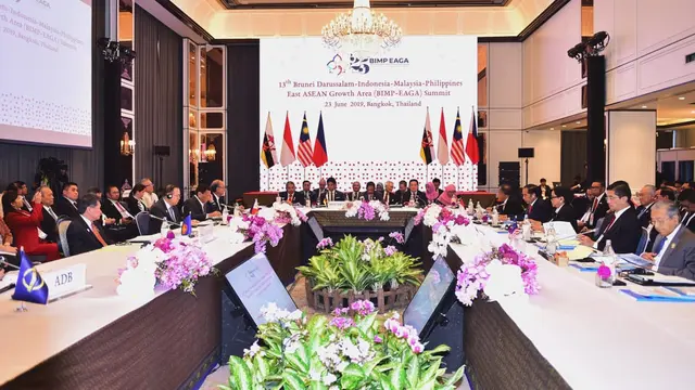 Jokowi di KTT ASEAN di Thailand